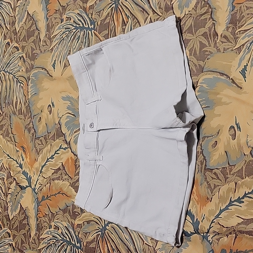 White Old Navy cuffed shorts
